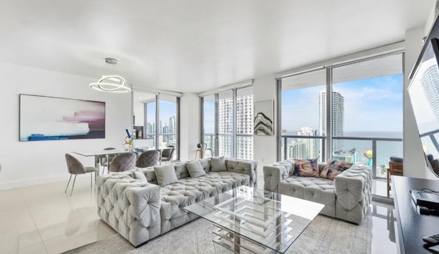 Spacious Luxury Apartment at Beachwalk Resort with Ocean Views and Private Foyer