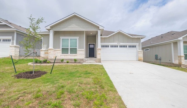 Spacious Modern 5 beds House in Troy