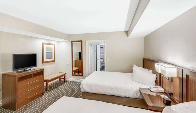 Spacious Mountain Resort Room w/Seven Pools & Private Cabanas in Phoenix