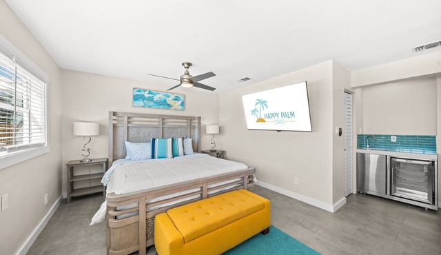 Spacious Riverfront Compass Suite W/Private Beach Access, Fire Pit, & BBQ Grills 🌴