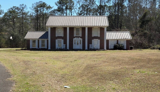Spacious secluded 5-bedroom estate on 5 acres with lake access.