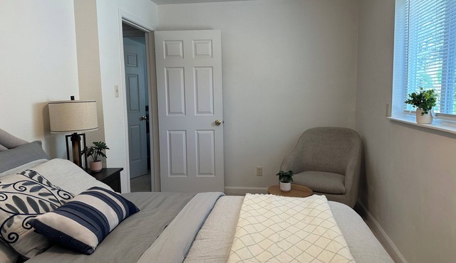 Spacious Suite E in Sacramento