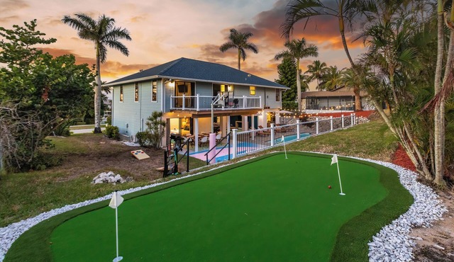 Spacious Villa with Heated Pool, Golf, Game Room, Basketball, Bikes