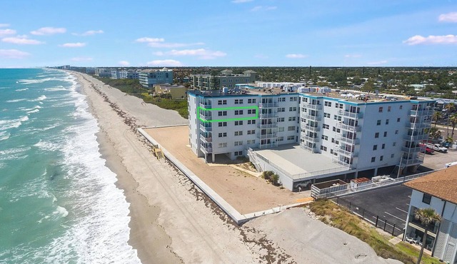 Spectacular Beachfront 2-bedroom condo in relaxing Satellite Beach