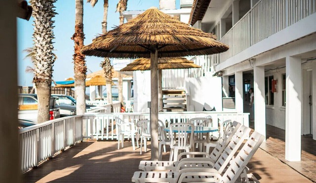 SPI 2 Double Suite:Private Beach, Volleyball & Bar