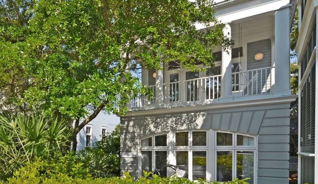 Spin Echo Cottage: Crisp & Bright, 2 Bedroom Cottage, Sleeps 4 in Seaside FL!