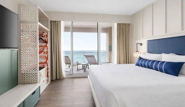 Split King | Palm & Tide | Separate Sleeping Areas | Pool Deck | 2 Units