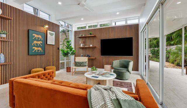 St Armand's Circle Mid-Century Oasis with Pool - Steps to Circle
