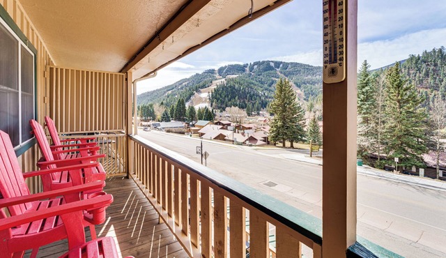 Steps to Skiing! Mtn-View Haven in Dtwn Red River