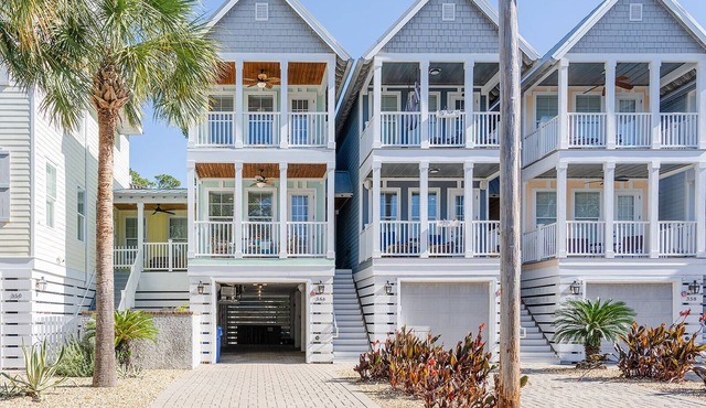 Stones Throw Cottage: Yards to the Beach, Dog Friendly, Spacious Townhome, Garage & Beach Gear!