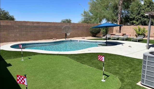 STOP! 10 Reasons Why You'll Want To Book This House!