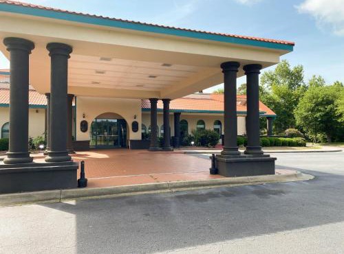 Studio 6 Extended Stay - Savannah, GA - Gateway & I-95
