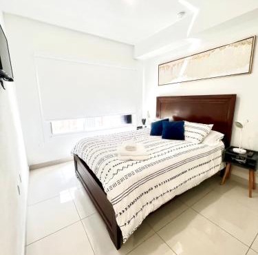 Studio Apartment with backyard - All Private!