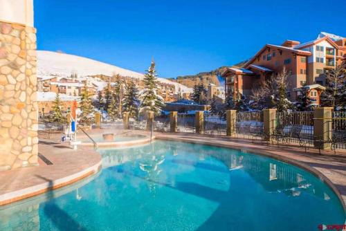 Studio Near Resort with Pool Hot Tub