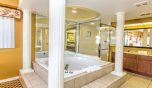 STUNNING 2 BEDROOM AT LAKES RESORT NEAR DISNEY UNIVERSAL SEA WORLD