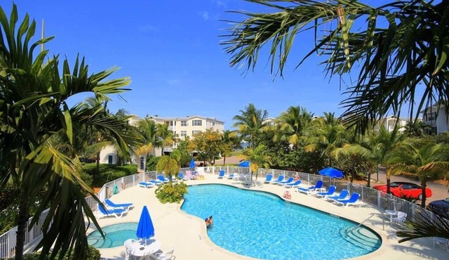 Stunning 3 Bedroom Condo with Oceanviews Located in Lower Matecumbe