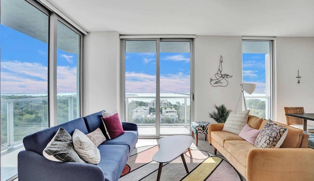 Stunning Bay Views 2 Bdrm Condo