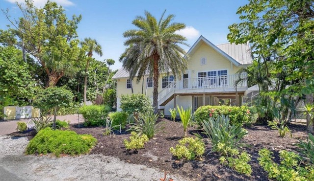 Stunning Captiva Village Home in the Heart of Captiva Village and Beach !