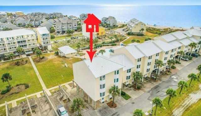 STUNNING Gulf Views, Direct Beachfront, PET FRIENDLY, Personal Elevator, POOL