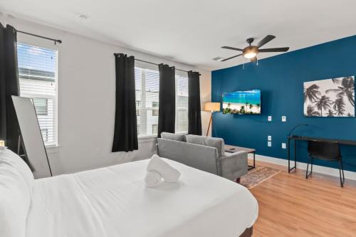 Stunning Studio Pool and Gym Raymond James