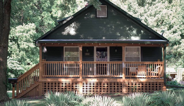 Stunning Vintage Oasis: Gym, BBQ Deck & Lawn X6