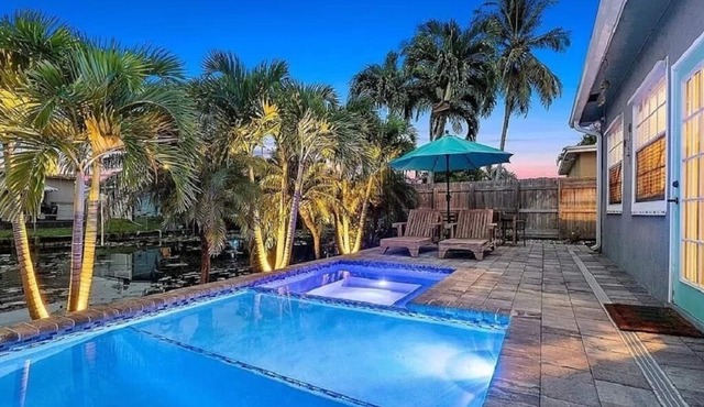 Stunning WATERFRONT Home In Ft. Lauderdale ~ SALTWATER Pool & Hot Tub ~ Dogs OK!