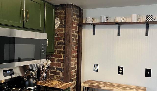 Styled, centrally located 2-bedroom house with AC in eclectic Akron, Ohio