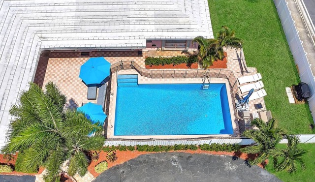 Stylish 1BED Unit Heated Pool and in Ft Lauderdale