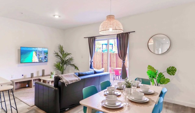 Stylish 2-Story Townhouse w/2 Parking Spots