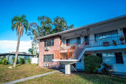 Stylish Clearwater Condo Near Beach and Dining