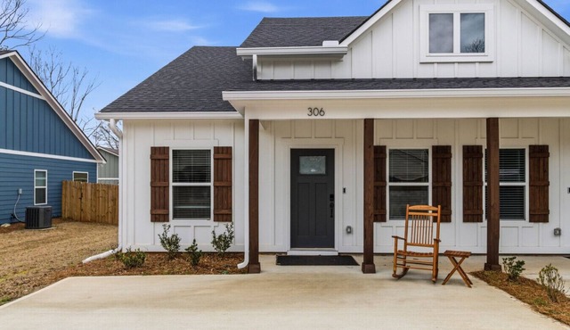 Stylish New Home Near Downtown Pine Mountain