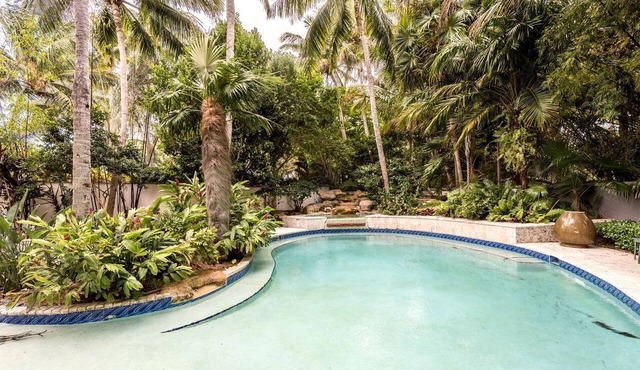 Stylish Oceanfront Vacation Rental with Private Beach, Pool, and Hot Tub in Florida Keys