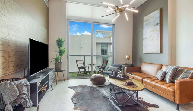 Stylish Penthouse 1 Bdrm Condo Great Views