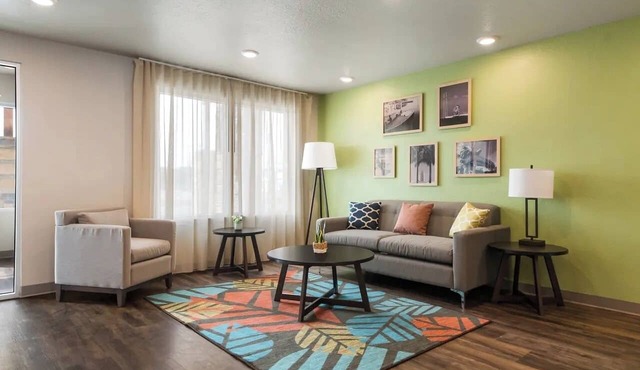 Stylish Single Room with Kitchen Near TreeTop Trek Park & Outdoor Fun