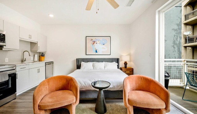 Stylish Studio King Bed Downtown ATL - S3
