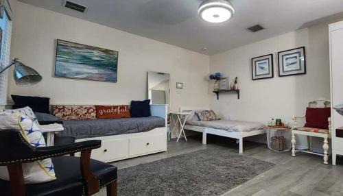 Suit with Kitchen & Bath