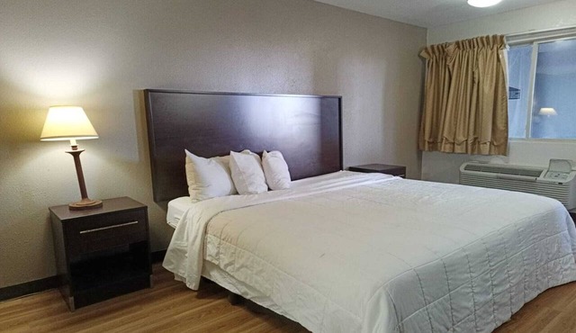 Suite - King Bed Non - Smoking
