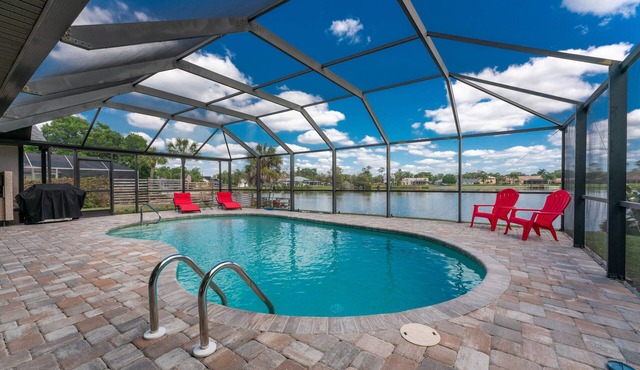 Sun-Drenched Waterfront Escape Private Pool & Prime Location