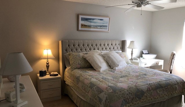 Sunny Villa with everything you need including golf cart, Wi-Fi, screened garage