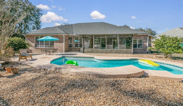 Sunset Pass Private Pool Home - Screened Patio + Yard