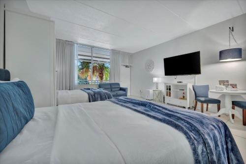 Sunset Suite - Private Balcony Gym & Pool
