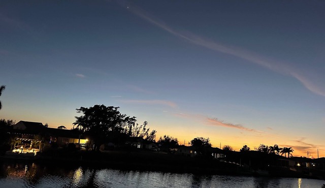 Sunset Tiki on Serenity lake connecting to canals Salt Water Heated Pool