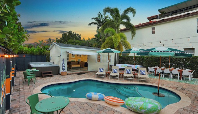Sunshine Sippin' Oasis Luxury Design/Location/Heated Pool/Hot Tub/Putting Green