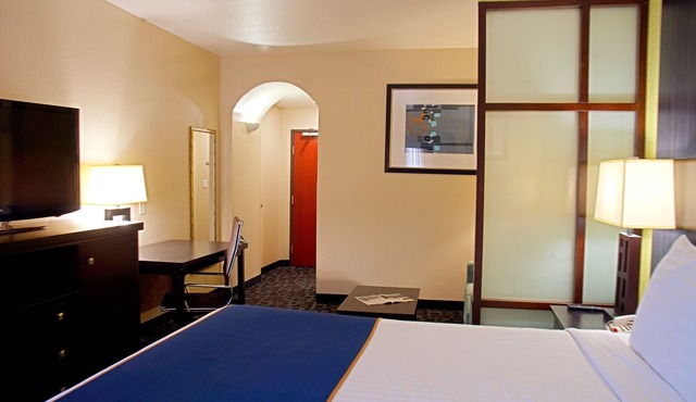 Super 8 by Wyndham Irving/DFW Apt/North