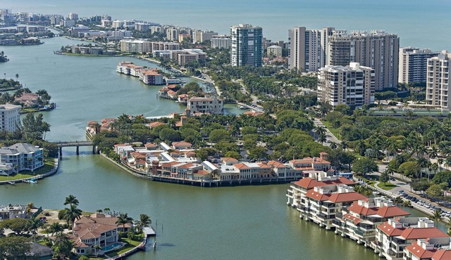 Super Location In Park Shore Near Venetian Village and Beach Entry