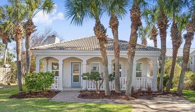 Super Nice & Renovated 2BR/2BA Cottage*Walk to the Beach*Dog May Be OKAY!