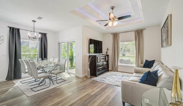 SW Florida Luxury Modern Retreat, King Bed Suite , Close to Beaches/Golfing/Fishing/Air Ports , 2023 Built