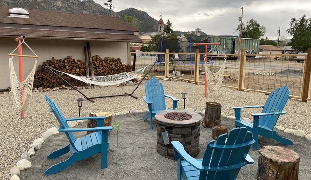 *Sweet Retreat*- one block to Main St. STR-080