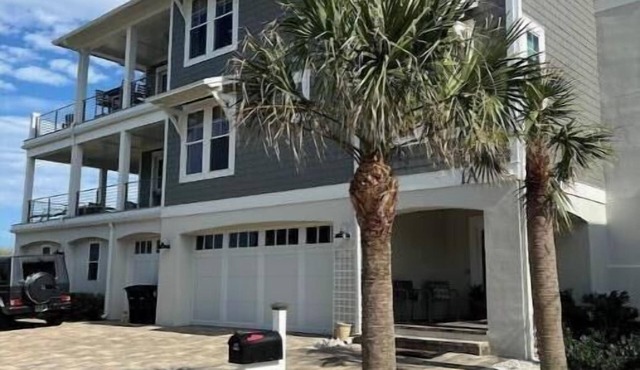 The BEACH HOUSE at the Pier