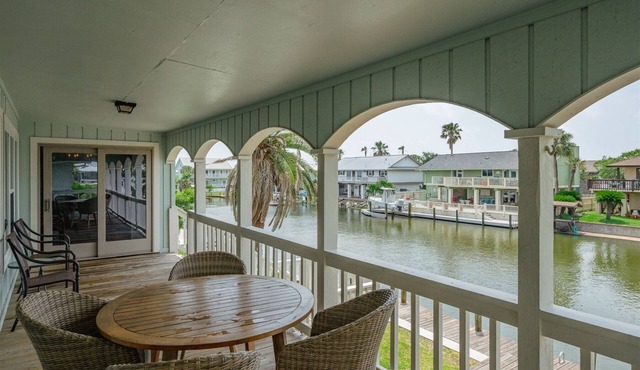 The Captains Quarters ~ Beautiful 4/4 Canal Front Home in Key Allegro!